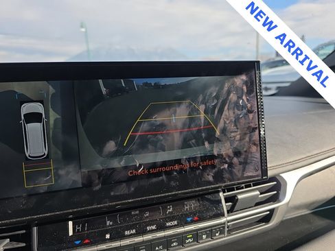 Used 2025 Toyota Sienna Platinum image 25