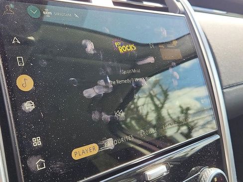 Used 2024 Land Rover Discovery S image 18