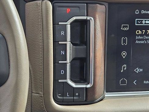 Used 2022 GMC Yukon Denali w/ Denali Premium Package AWD/4WD image 15
