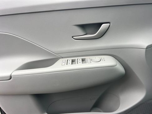 New 2026 Hyundai Kona SE image 12