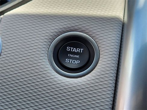 Used 2024 Land Rover Discovery Dynamic SE image 20