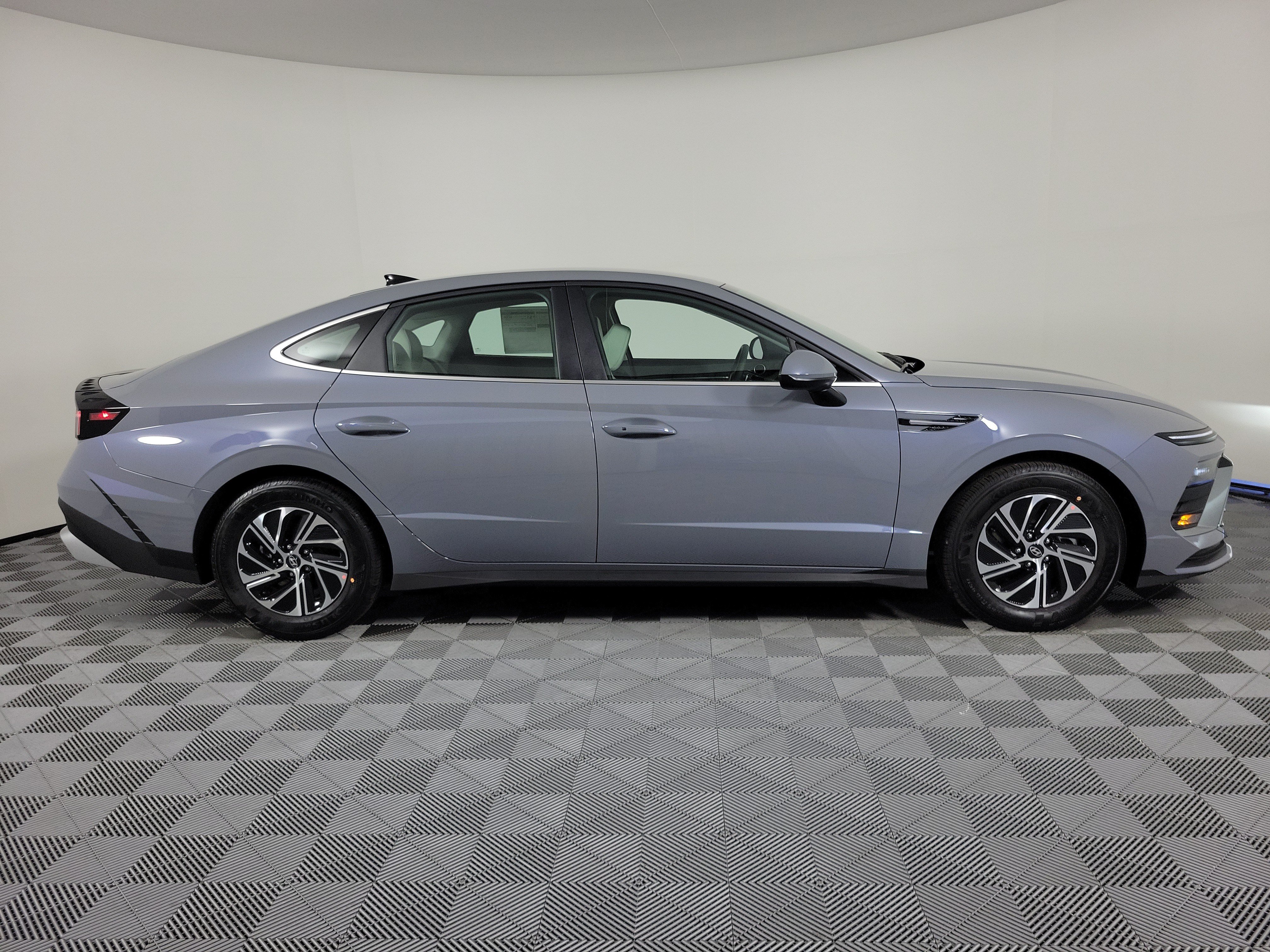 New 2026 Hyundai Sonata Blue FWD image 2
