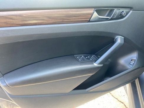 Used 2022 Volkswagen Passat 2.0T image 15