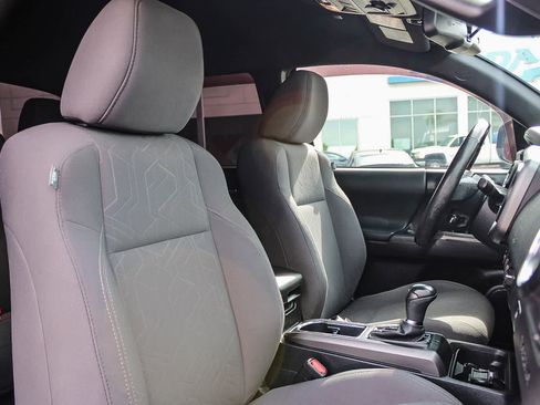 Used 2019 Toyota Tacoma TRD Off-Road image 16