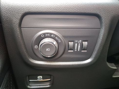 Used 2025 Jeep Grand Cherokee Limited w/ Trailer Tow Package image 26