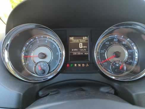 Used 2016 Chrysler Town & Country Touring w/ Driver Convenience Group FWD image 36