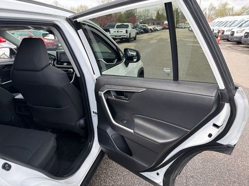 Used 2022 Toyota RAV4 LE AWD/4WD image 14