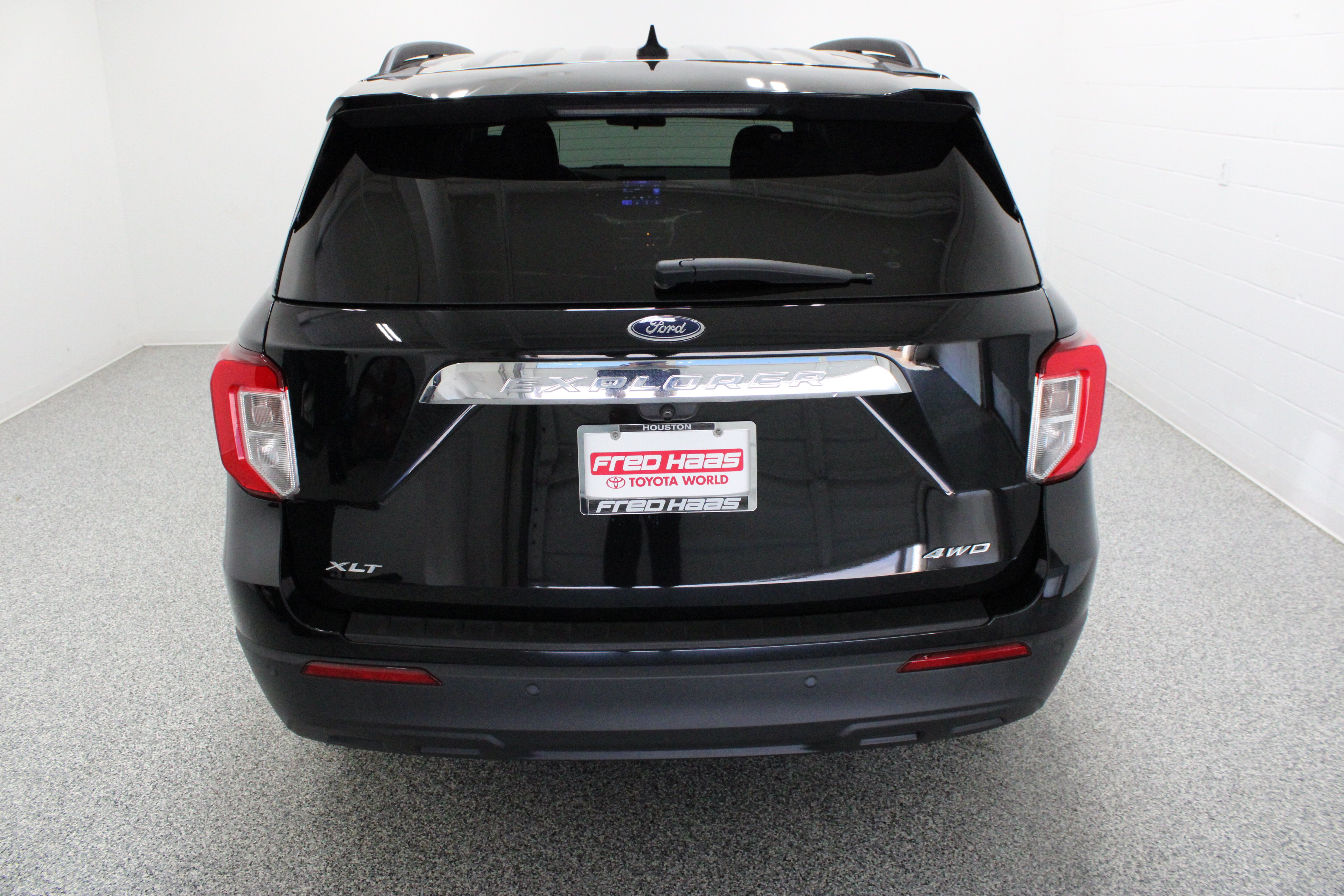 Used 2022 Ford Explorer XLT AWD/4WD image 8