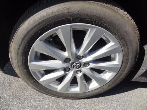 Used 2020 Toyota Camry LE w/ Convenience Package image 22