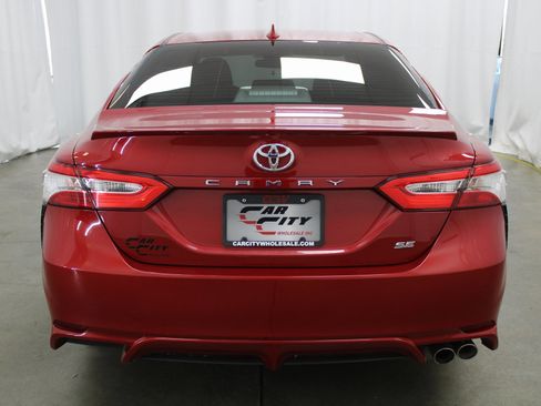Used 2020 Toyota Camry SE image 6