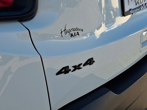 Used 2023 Jeep Renegade Trailhawk image 32