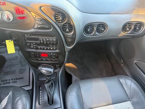 Used 2004 Pontiac Bonneville GXP image 10