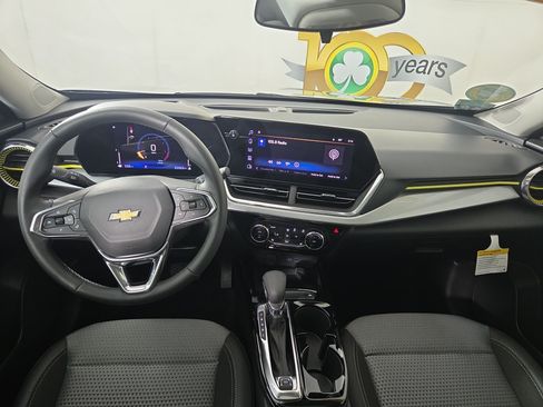 Certified 2024 Chevrolet Trax LT w/ Sunroof Package FWD image 13