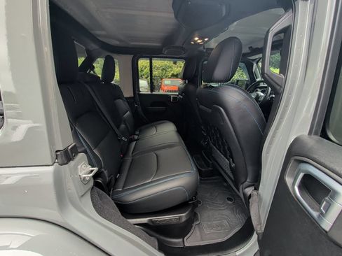 Used 2023 Jeep Wrangler Unlimited Rubicon 4xe AWD/4WD image 15