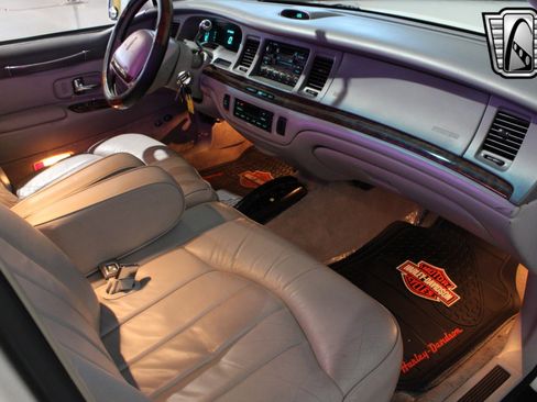 Used 1996 Lincoln Town Car Executive image 27