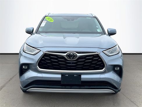 Used 2020 Toyota Highlander Platinum image 2