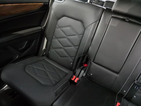 Certified 2024 Volkswagen Atlas SE image 12