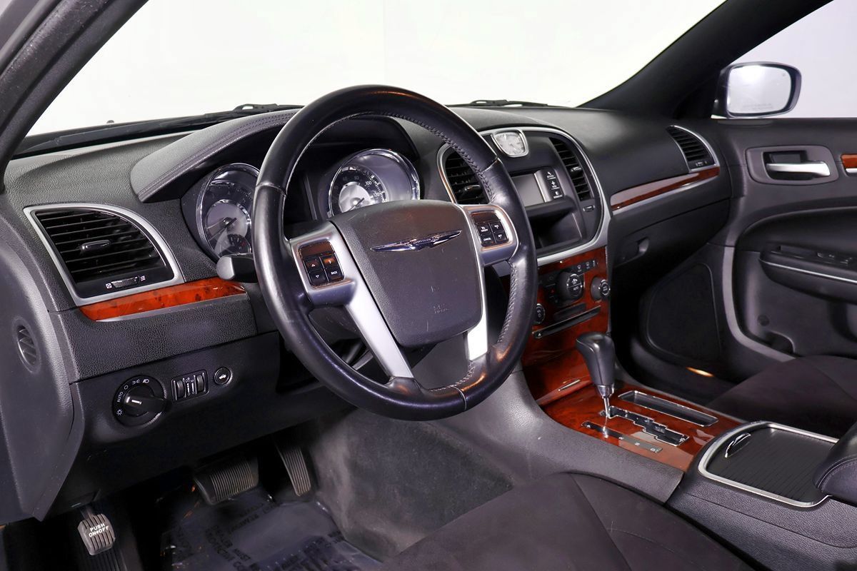 Used 2012 Chrysler 300 RWD image 21