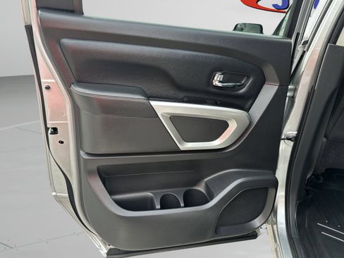 Used 2017 Nissan Titan PRO-4X image 17