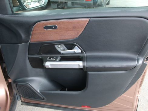 Used 2022 Mercedes-Benz GLB 250 4MATIC image 43