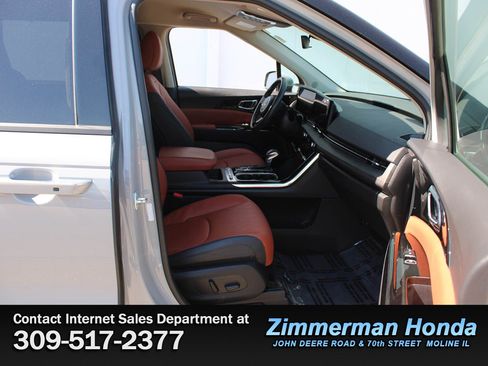 Used 2024 Kia Carnival SX FWD image 20
