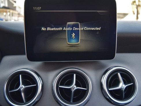 Used 2020 Mercedes-Benz GLA 250 4MATIC image 25