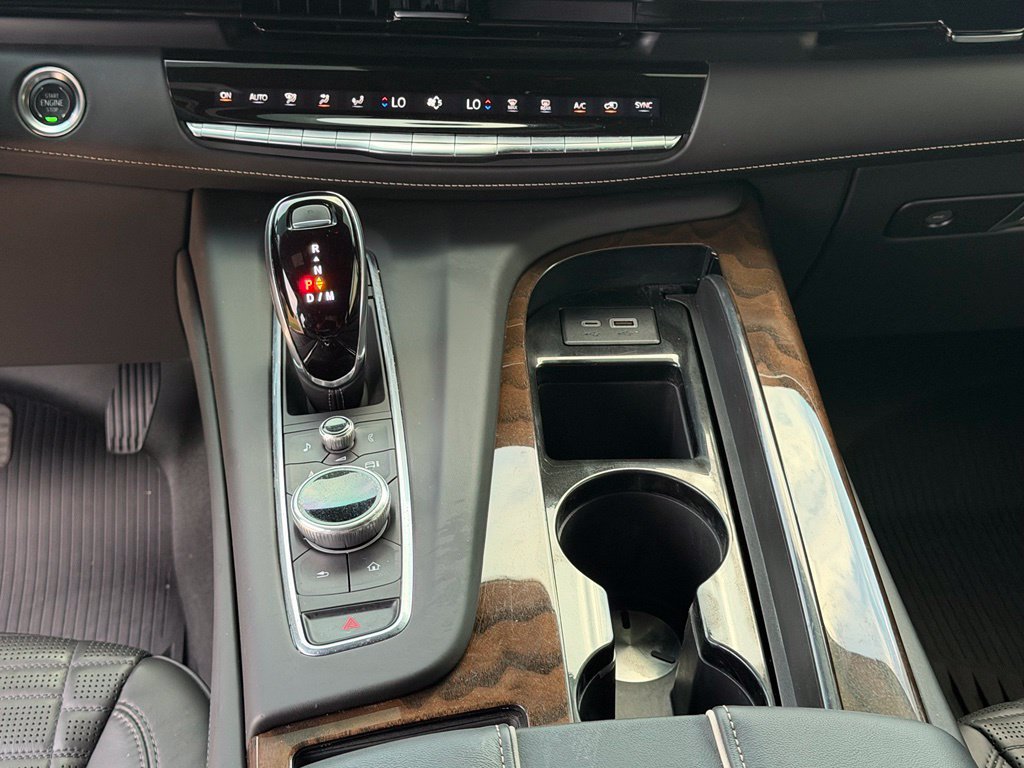 Used 2024 Cadillac Escalade ESV Sport Platinum w/ LPO, ONYX Package AWD/4WD image 28