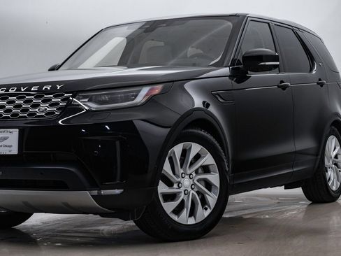 Used 2025 Land Rover Discovery S image 2