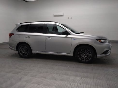 Used 2021 Mitsubishi Outlander LE image 11