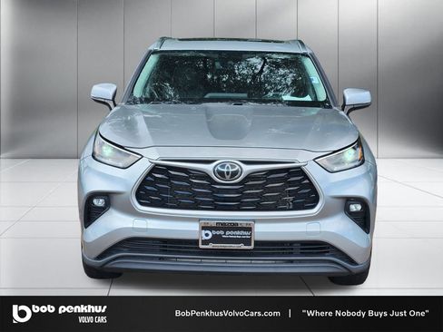 Used 2021 Toyota Highlander XLE AWD/4WD image 22