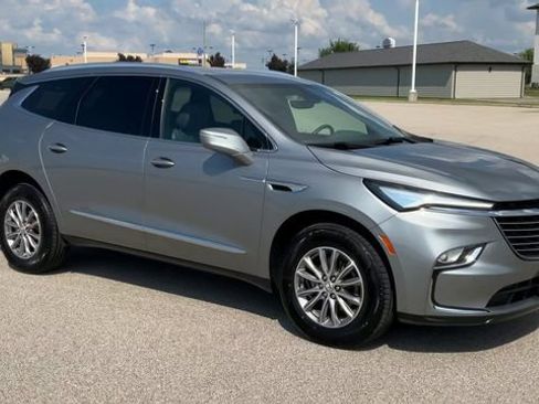Used 2024 Buick Enclave Premium AWD/4WD image 2