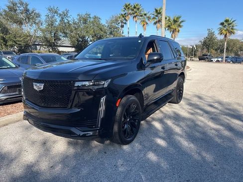 Used 2024 Cadillac Escalade Sport w/ LPO, ONYX Package image 3
