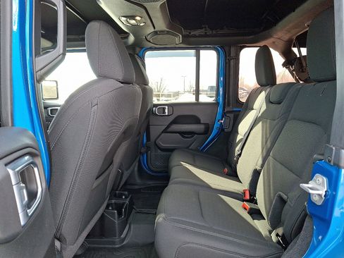 Used 2021 Jeep Wrangler Unlimited Sahara AWD/4WD image 10