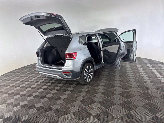 Used 2022 Volkswagen Taos SE w/ IQ.Drive SE Package FWD image 16