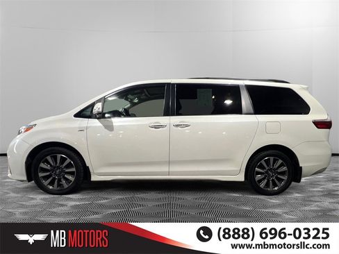 Used 2018 Toyota Sienna Limited image 9