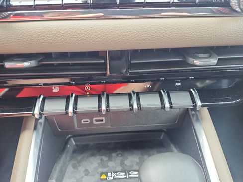 Certified 2025 GMC Canyon Denali AWD/4WD image 20