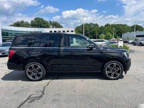 Used 2021 Ford Expedition Limited AWD/4WD image 2