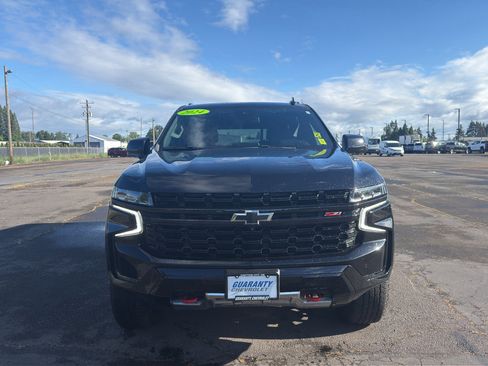 Used 2024 Chevrolet Suburban Z71 w/ Luxury Package AWD/4WD image 2