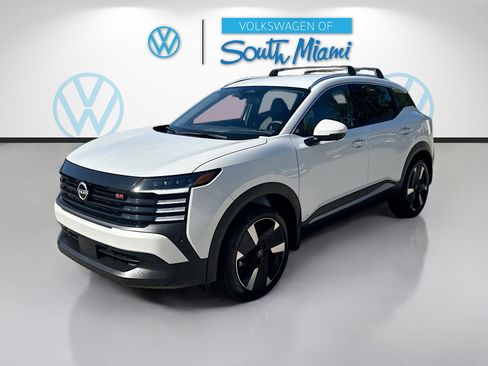 Used 2025 Nissan Kicks SR FWD image 3