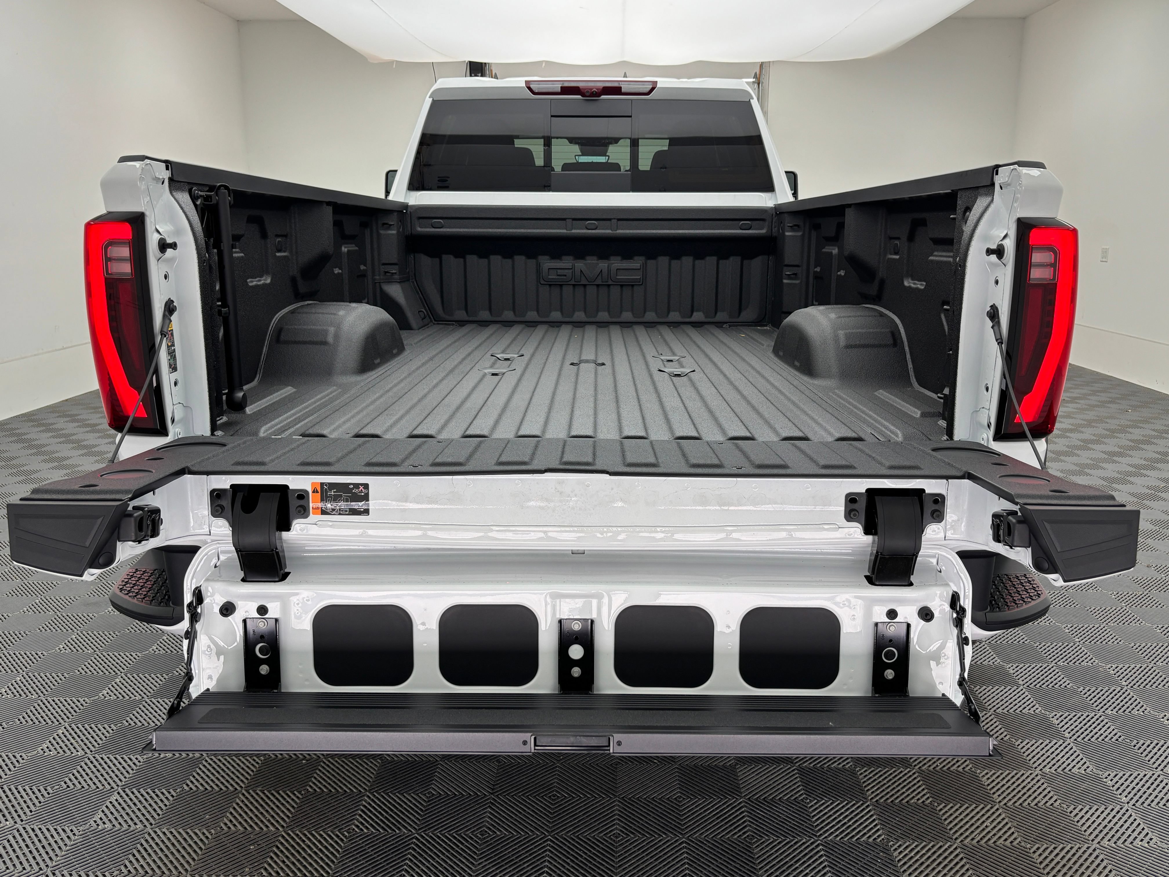 New 2026 GMC Sierra 3500 Denali w/ Denali Reserve Package AWD/4WD image 12