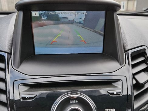 Used 2016 Ford Fiesta Titanium image 18