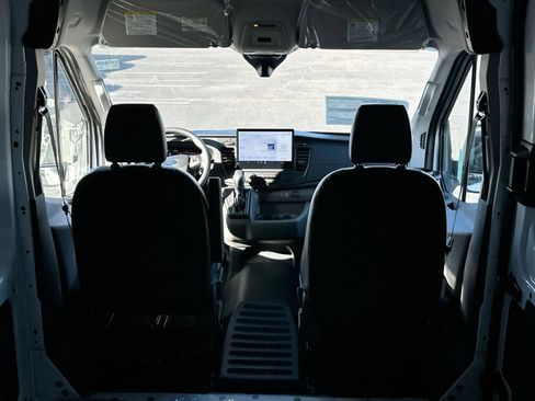 New 2026 Ford Transit 250 148 Medium Roof image 32
