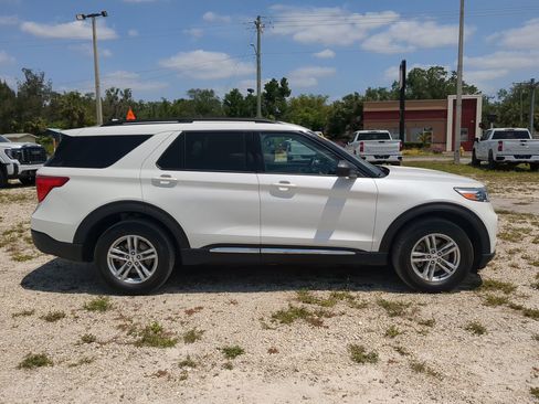 Used 2023 Ford Explorer XLT w/ Equipment Group 202A image 3