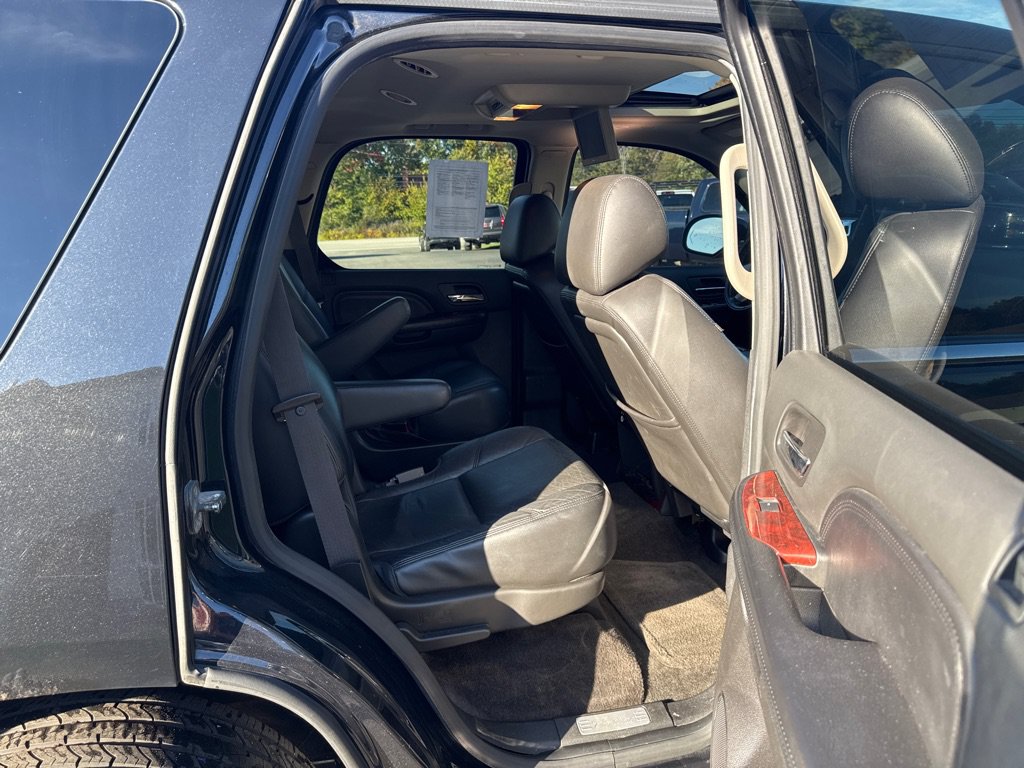 Used 2013 Cadillac Escalade Premium AWD/4WD image 14
