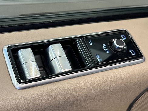 Used 2020 Land Rover Range Rover HSE image 15