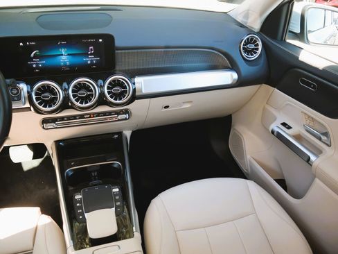 Certified 2022 Mercedes-Benz GLB 250 4MATIC w/ Premium Package Lite image 11