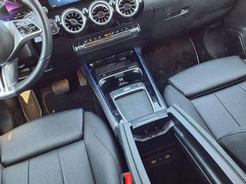 Used 2025 Mercedes-Benz GLA 250 4MATIC image 9