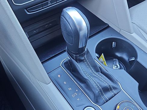 Certified 2022 Volkswagen Atlas SE image 19