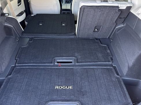 Used 2025 Nissan Rogue SL FWD image 12