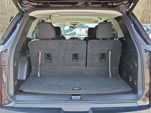 Used 2020 Chevrolet Traverse LT image 25